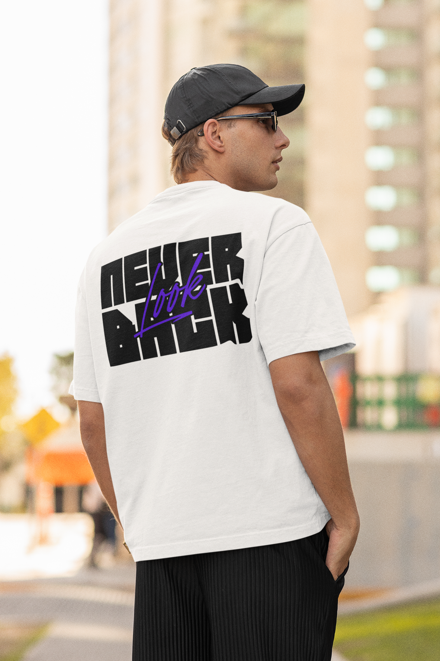 LOOK BACK OVERSIZED T