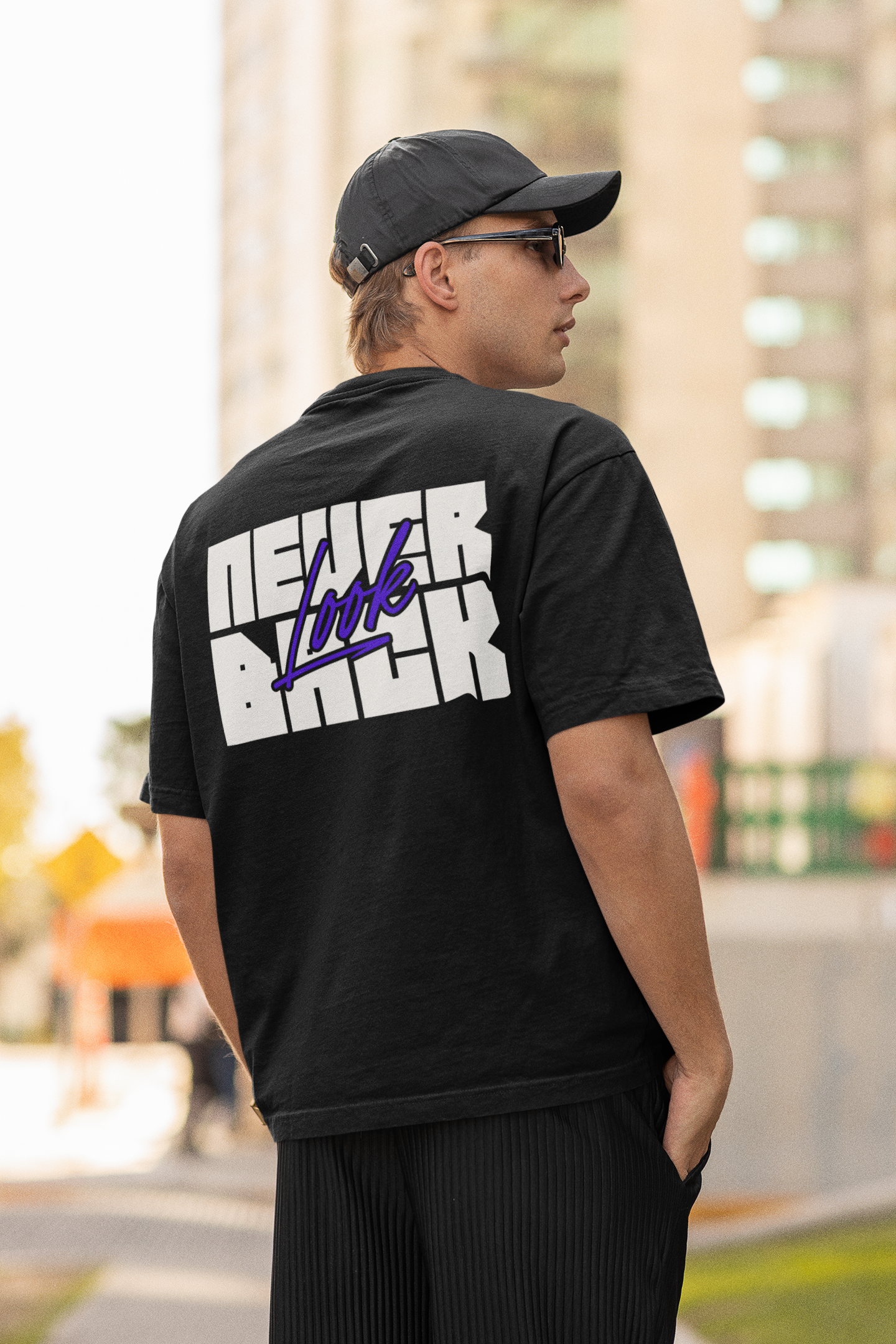 LOOK BACK OVERSIZED T